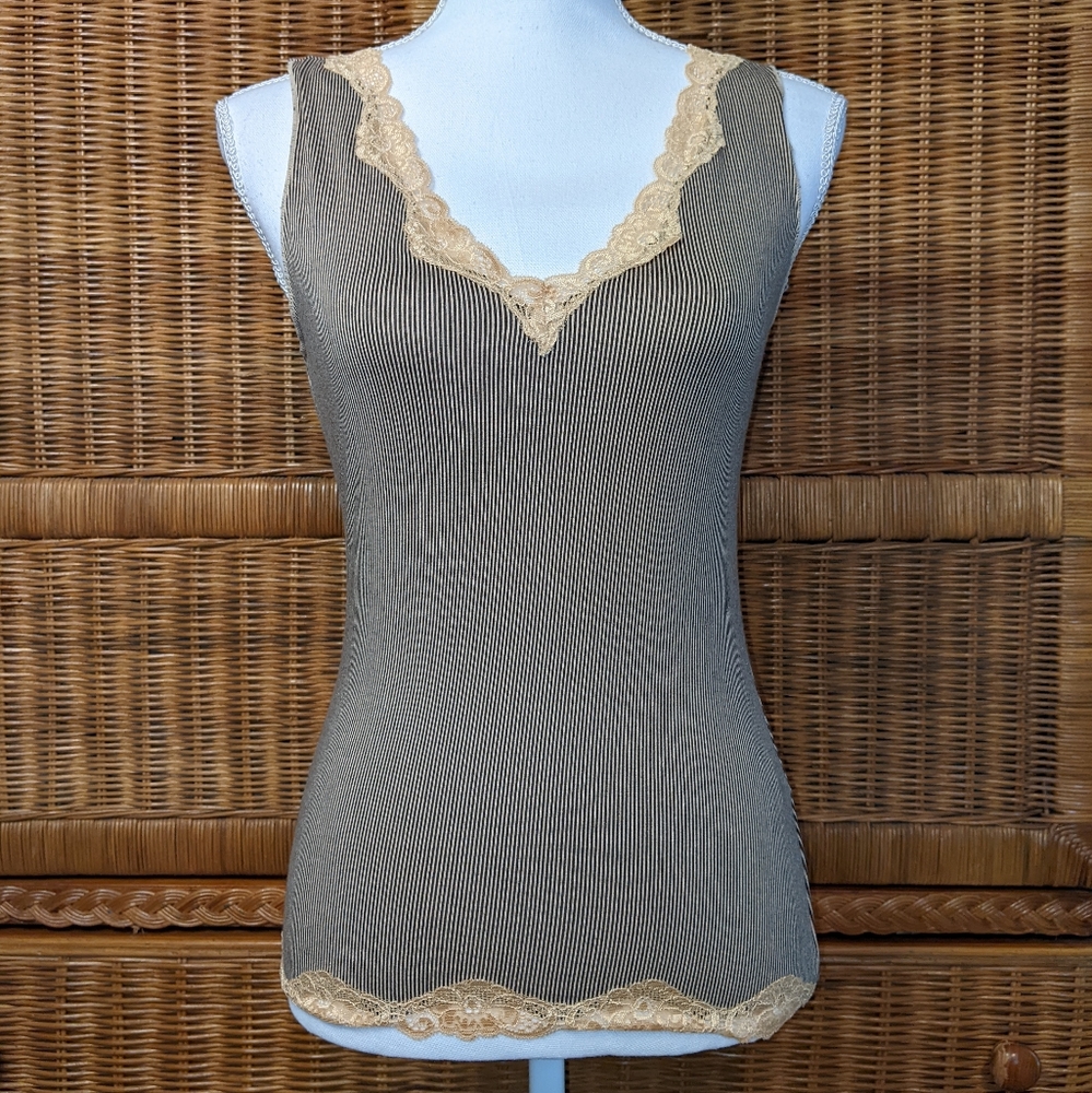 The Limited Top w/ Lace Detail MEDIUM